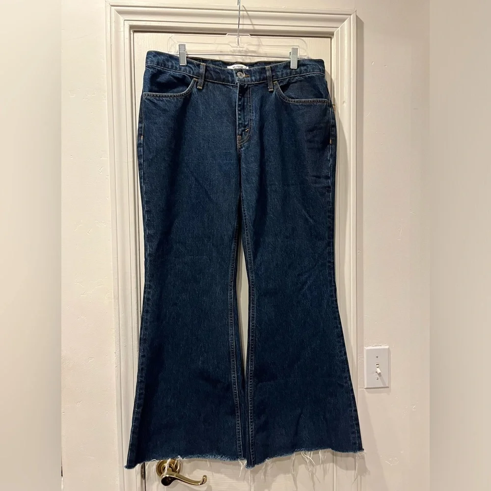 Re\Done- 70s Bell Bottom Heritage Wash Denim Jeans in Size 30. - Picture 2 of 8